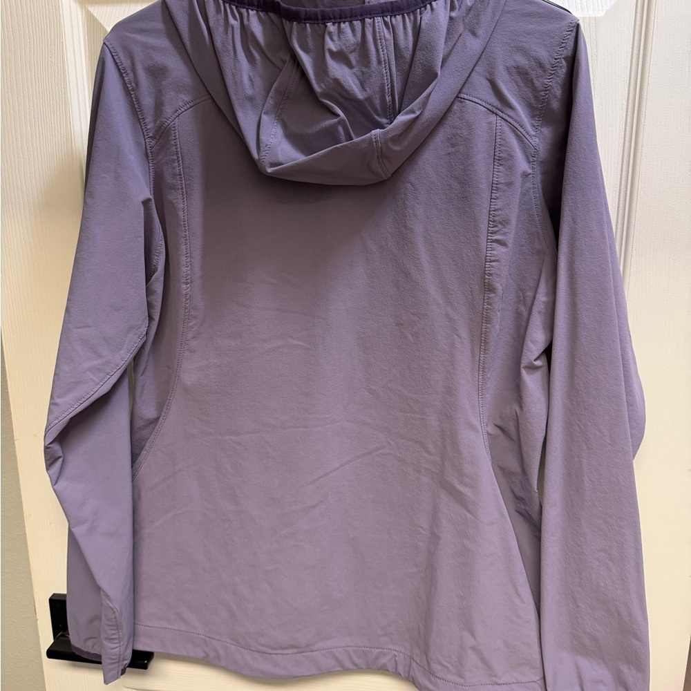 Mountain Hardwear hooded jacket - Picture 2 of 5